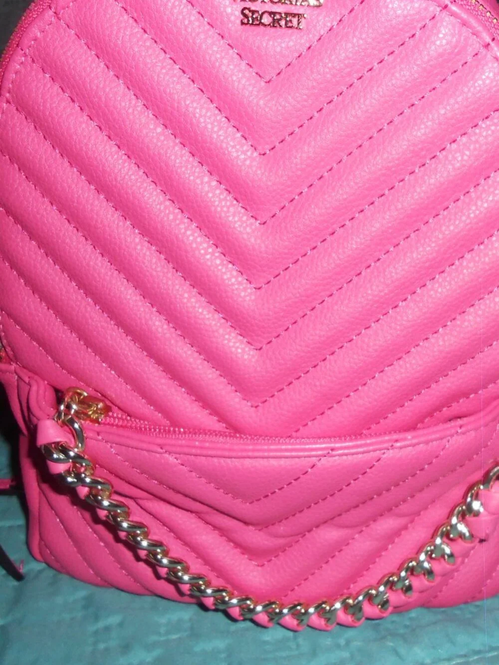 VICTORIA'S SECRET PURSE/BAGPACK PINK COLOR SMALL GREAT PRE-LOVED CONDITION